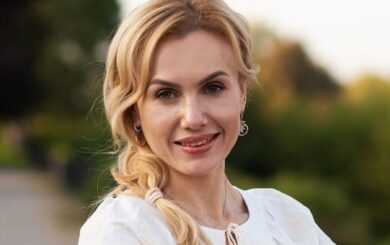 Нерухомість в Іспанії, два біткоїни та Range Rover: що задекларувала начальниця управління освіти Дубна