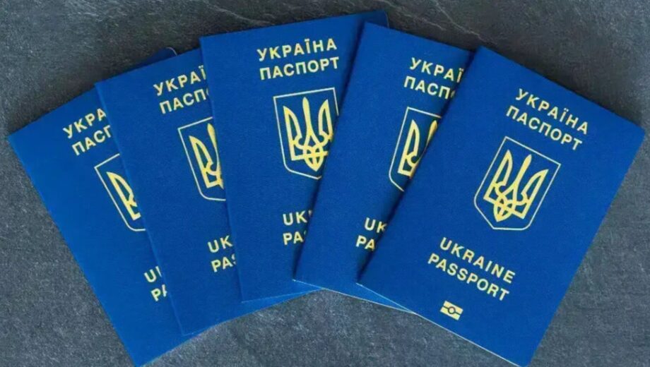 Загранпаспорт еще действителен, но на самолет могут не пустить: что нужно проверить
