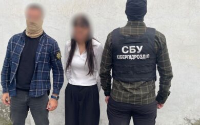 Фотографувала військову частину та порт Одеси на замовлення рф: 20-річній жінці оголосили підозру