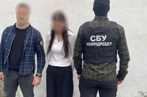 Фотографувала військову частину та порт Одеси на замовлення рф: 20-річній жінці оголосили підозру