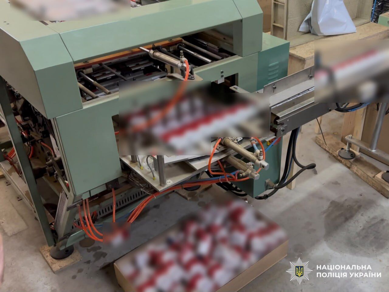 На Львівщині викрили підпільну фабрику цигарок: виробляли до 70 тисяч пачок на добу