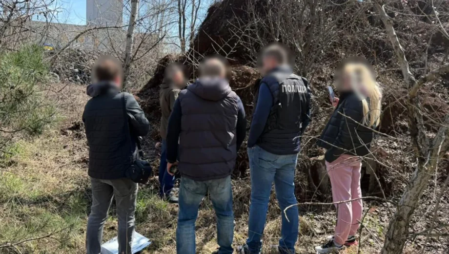Спалювали шини без дозволів і забруднювали землю: у Києві підприємство завдало громаді збитків на 3,9 млн грн