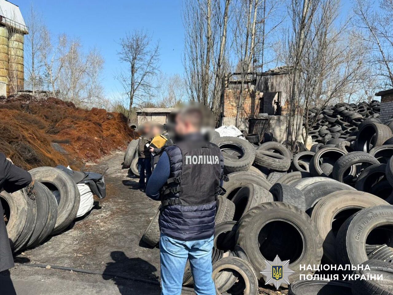 Спалювали шини без дозволів і забруднювали землю