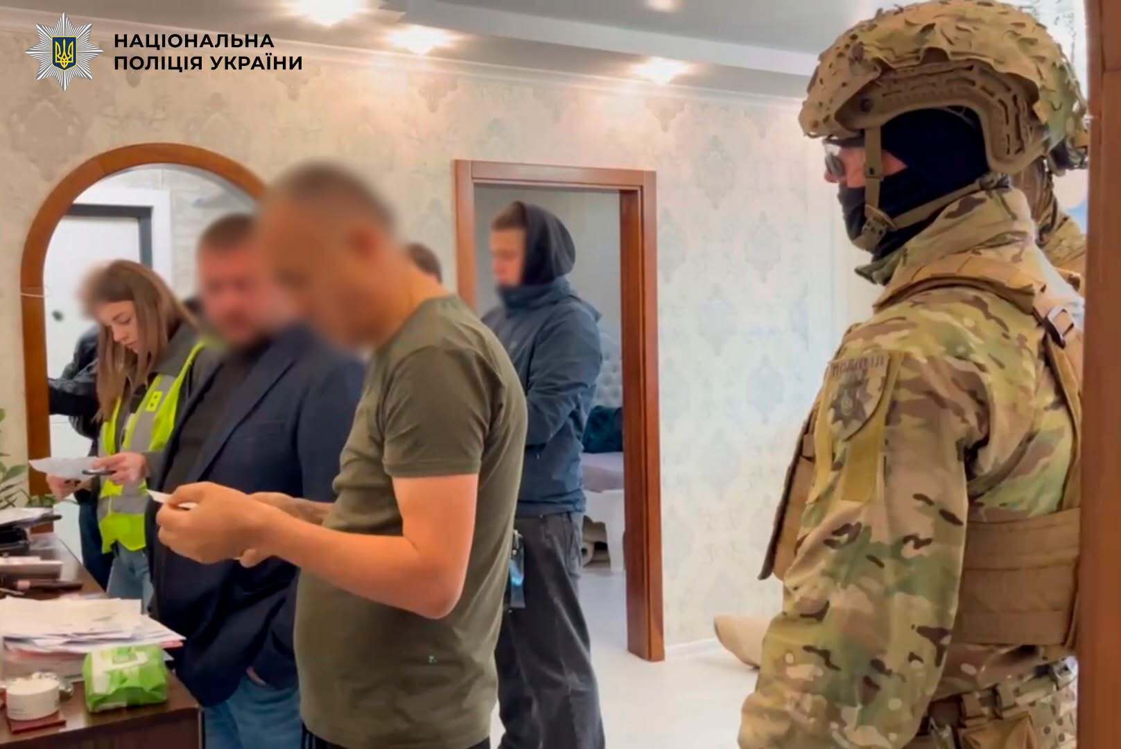 Волонтеры за 40 тысяч гривен