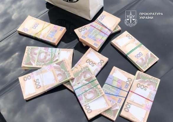 В Киеве адвокат получил 5 лет за подстрекательство передать 570 тысяч гривен судье