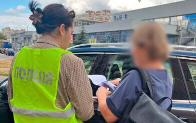 Салон краси замість прибудинкової території: у Києві судитимуть власницю квартири