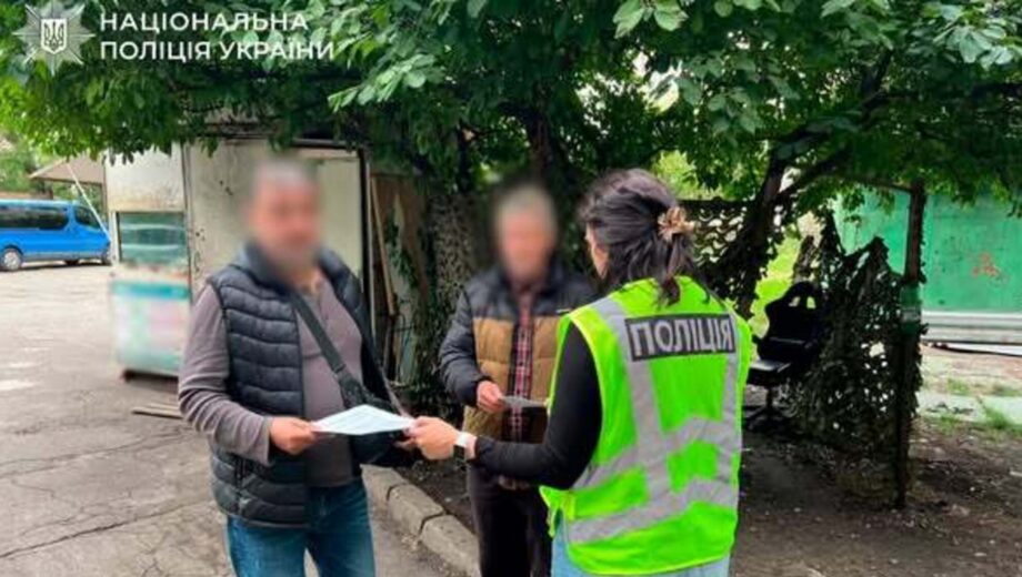 В Киеве двух охранников будут судить за захват 13 соток земли под платную парковку