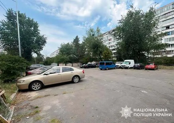В Киеве двух охранников будут судить за захват 13 соток земли под платную парковку