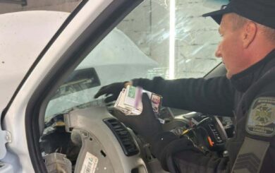 Приладова панель приховувала 730 пачок сигарет: деталі інциденту на кордоні