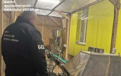 Нелегальные жидкости для вейпов продавали по всей Украине: в Винницкой области разоблачили подпольное производство