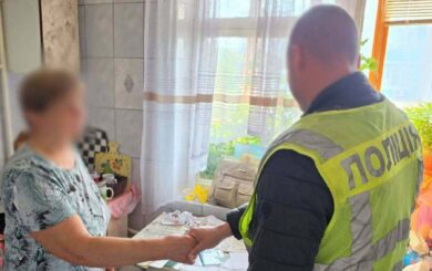 Деньги, золото и документы на недвижимость: в Киеве разыскали сумку с имуществом более чем на миллион