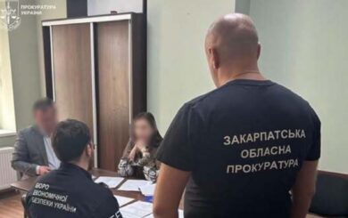 Відхилила шість дешевших пропозицій: на Закарпатті посадовицю лікарні підозрюють у переплаті понад 5 млн грн за світло