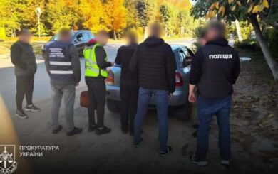 Фиктивные диагнозы и до $12 тысяч за инвалидность: в Хмельницкой области разоблачили схему с врачами ВЛК