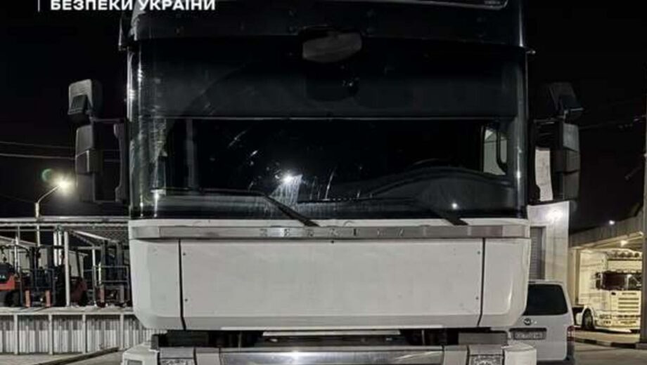 360 тысяч пачек сигарет спрятали под клубникой: суд вынес приговор гражданину Молдовы