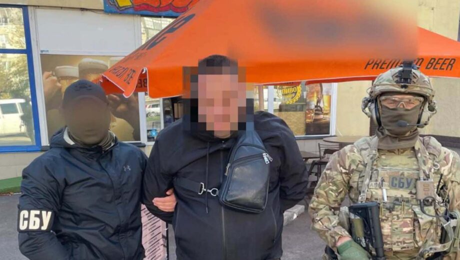 Бронювання через працевлаштування за $7200: на Київщині викрили схему та взяли під варту двох чоловіків