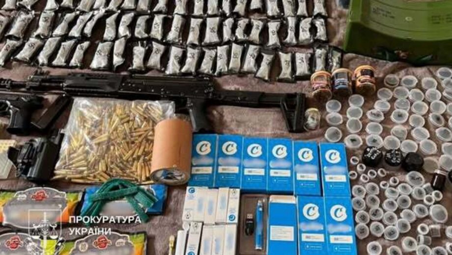 Наркотики на 2 млн грн і зброя: у Києві повідомили про підозру двом чоловікам