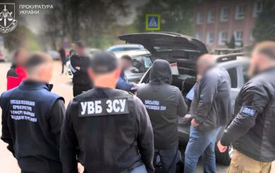 1900 доларів за виписку та ще 2000 за фіктивні документи: у Львові викрили лікарку та її спільника