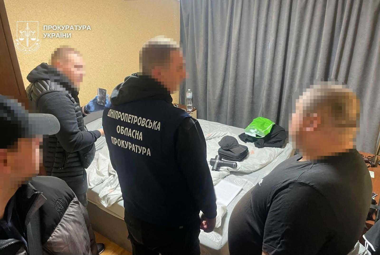 У Дніпрі з рахунків клієнтів банків незаконно списали майже 50 млн грн: судитимуть 10 осіб