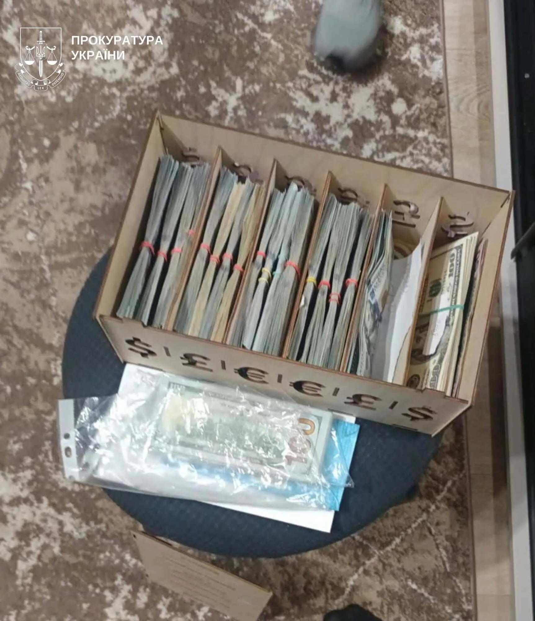 ''Пожизненная'' инвалидность за $10 тысяч: в Киевской области задержали директора больницы и двух посредников