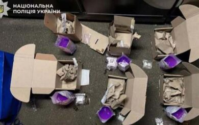 В Киеве 19-летний парень прятал психотропы в коробках с мылом: что изъяла полиция