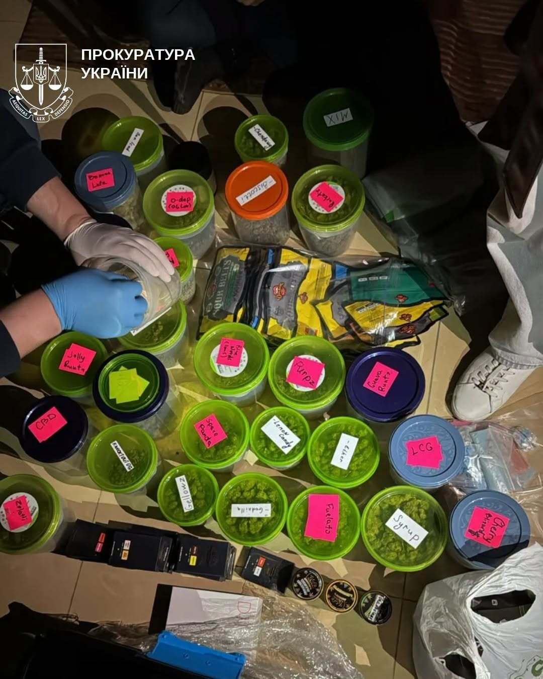 У Києві викрили продаж наркотиків під виглядом корму для тварин: вилучили речовин на 10,5 млн грн