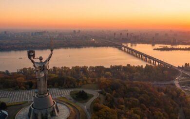 Мосты Киева могут перекрыть: по каким маршрутам можно объехать Днепр