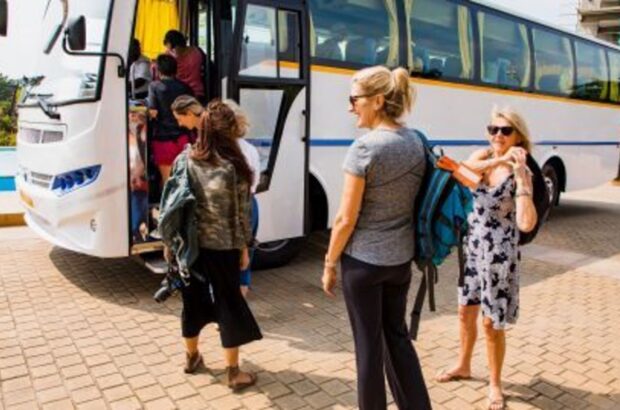 Кордон можуть зупиняти під час тривог: до чого готуватися українцям, які їдуть за кордон
