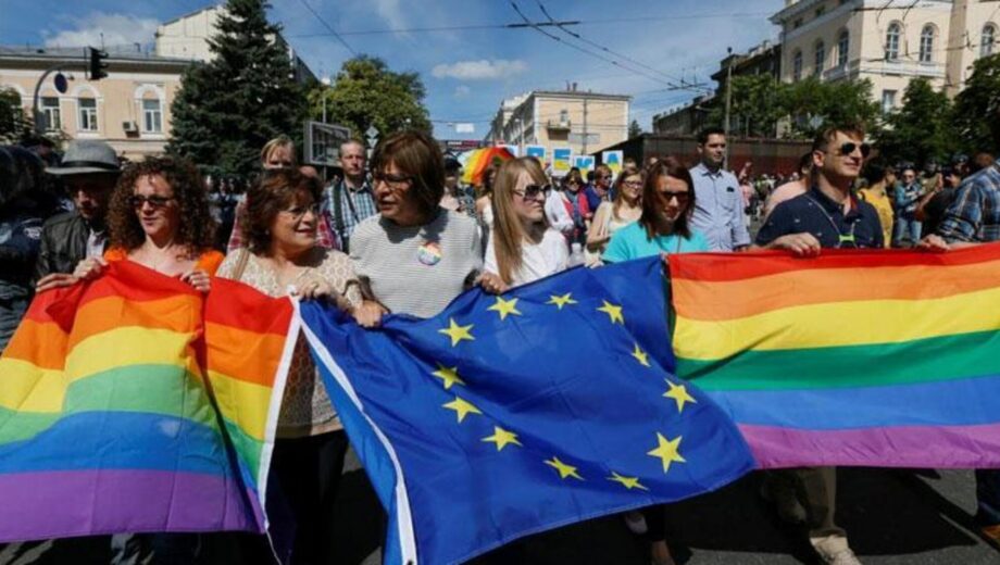 Равные права для всех украинцев и защита от дискриминации — что сегодня подписал Зеленский