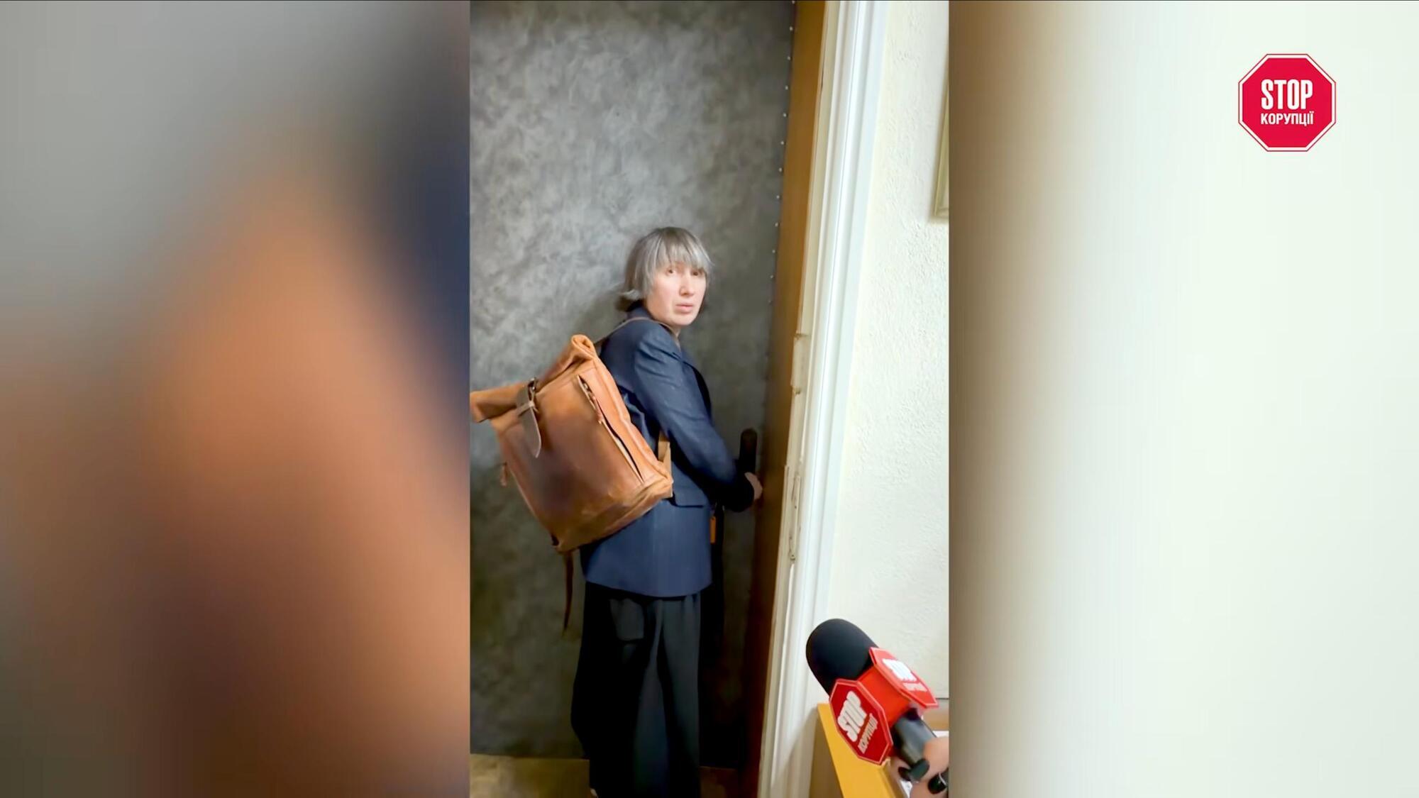 В. о. директорки Алевтина Кахідзе уникає запитань журналістів