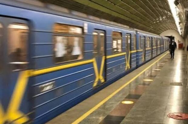 ”Зелена” лінія метро Києва знову курсуватиме між берегами Дніпра під час жовтого рівня