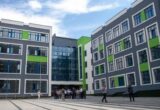 Київські школи змінюватимуть формат навчання через відключення світла та води: що варто знати батькам