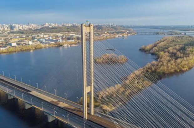 Как будут работать мосты Киева во время воздушной тревоги: названы ограничения