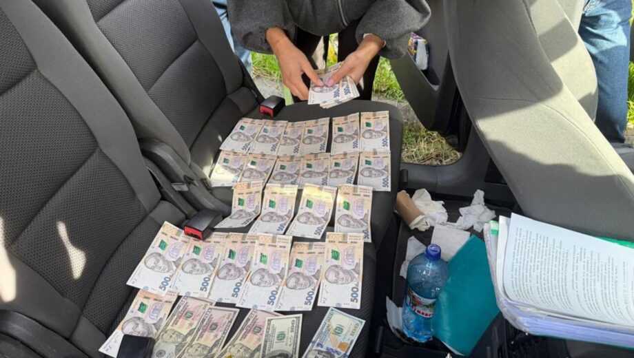 По 3 тисячі доларів за ”послуги”: на Київщині викрили дві корупційні схеми