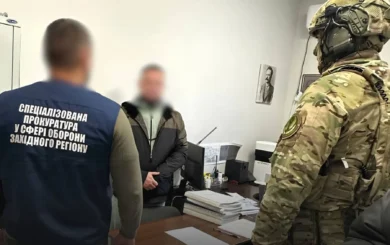 Побиття, погрози зброєю та хабарі: на Буковині викрили п’ятьох військових ТЦК і правоохоронця