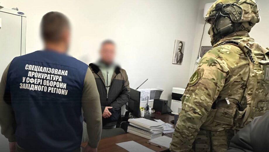 Избиения, угрозы оружием и взятки: на Буковине разоблачили пять военных ТЦК и правоохранителя