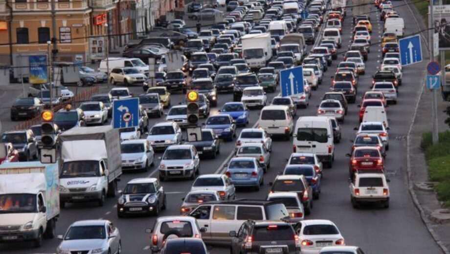 После ночной атаки Киев стал в пробках: движение между берегами затруднено