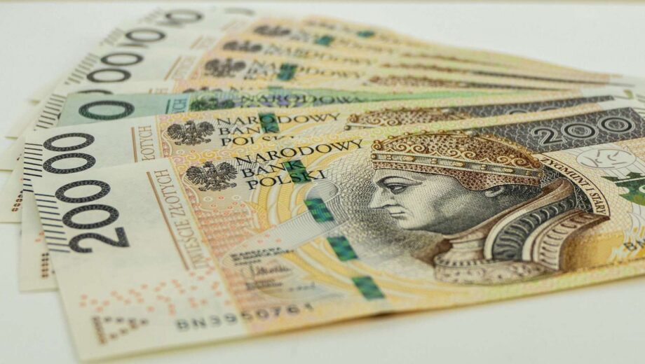 Українцям можуть відмовити у виплаті 800+ у Польщі: про одну з умов знають не всі