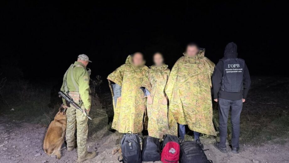 У маскувальних плащах і в обхід блокпостів: троє донеччан пробиралися до Молдови