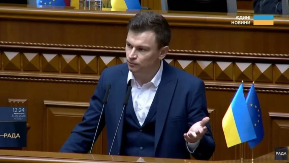У центрі Києва авто наїхало на нардепа Дмитра Костюка: що відомо про ДТП