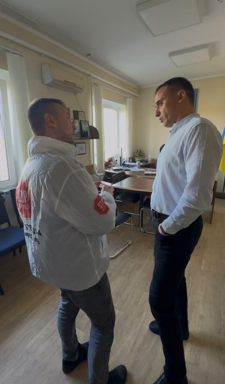 Став для риби чи піщаний кар'єр? На Київщині під виглядом копання водойми засипають річку Рать (фото)