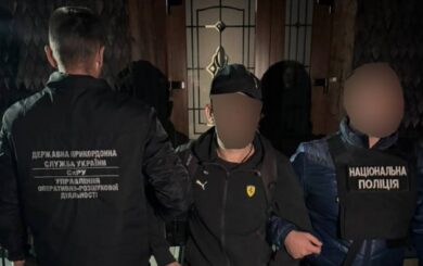 Обещали провести через границу в Румынию за $11 500: ГНСУ разоблачила двух переправщиков