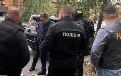 Обіцяв ”вирішити” податкові перевірки: псевдопрацівник НАБУ виманив у підприємця $280 тисяч