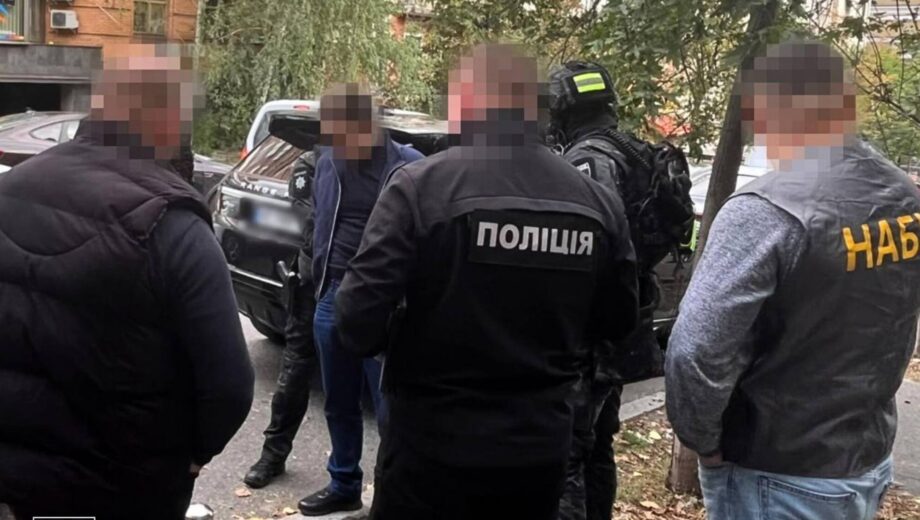 Обіцяв ”вирішити” податкові перевірки: псевдопрацівник НАБУ виманив у підприємця $280 тисяч