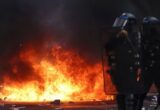 Від блокад шкіл до масових сутичок: протести у Франції охопили сотні тисяч людей