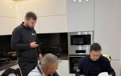 Древесину продавали дешевле: 12 чиновников ГП »Леса Украины» подозревают в схеме на 6,9 млн грн