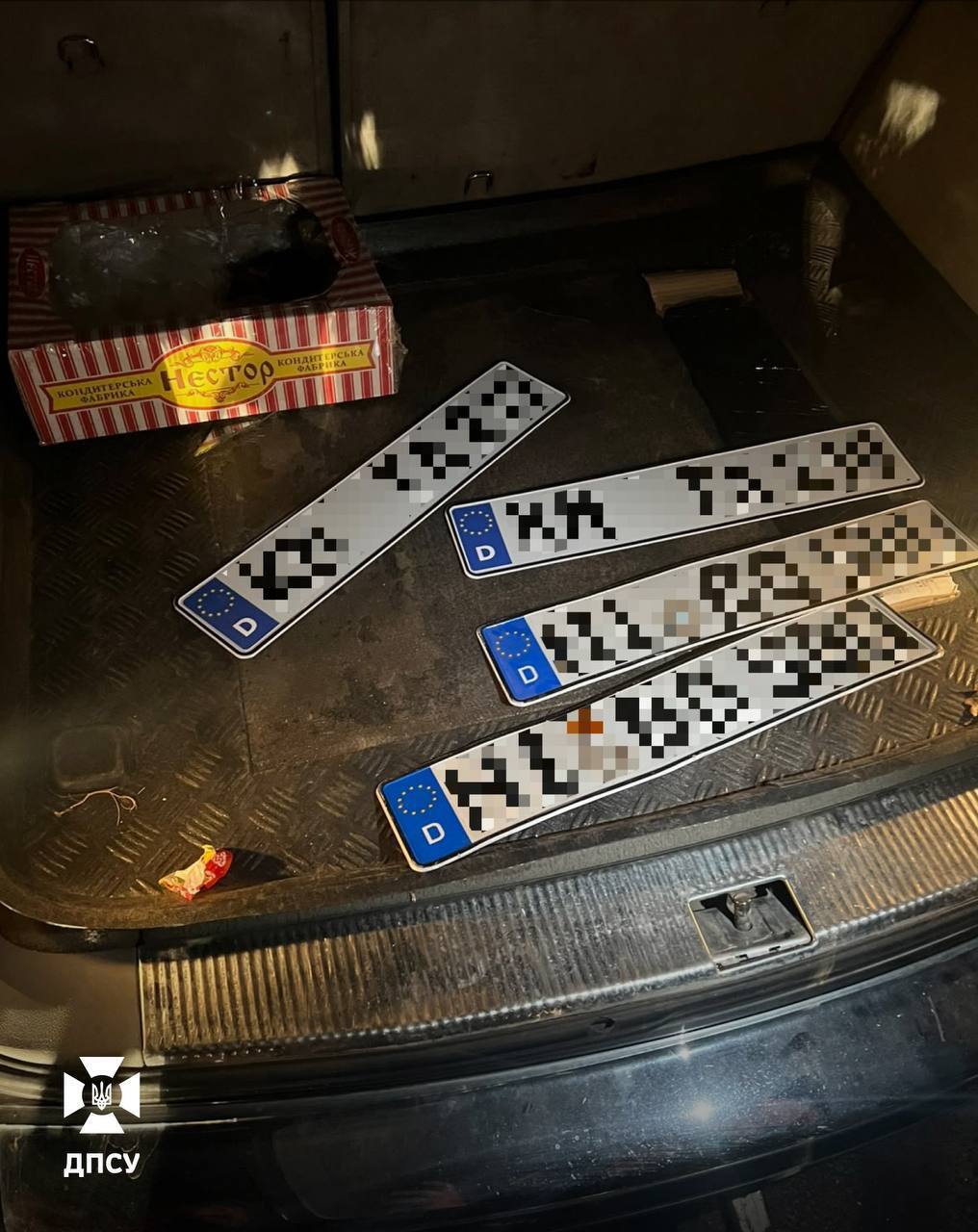 71 авто для ВСУ продали вместо передачи военным