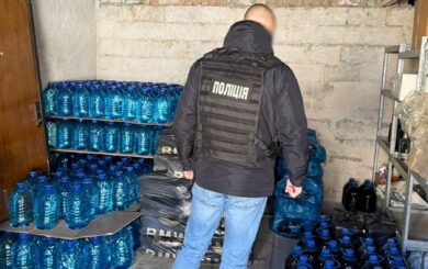 Фальсифікат на 4 мільйони: п’ятеро учасників підпільного алкобізнесу отримали підозри
