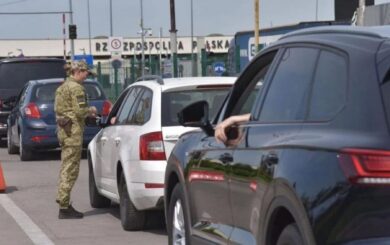 Очереди до 40 часов и сотни грузовиков: что происходит на границе Украины с Польшей