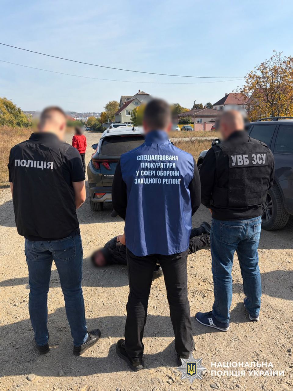 $8 тисяч за втечу від служби та зняття з розшуку