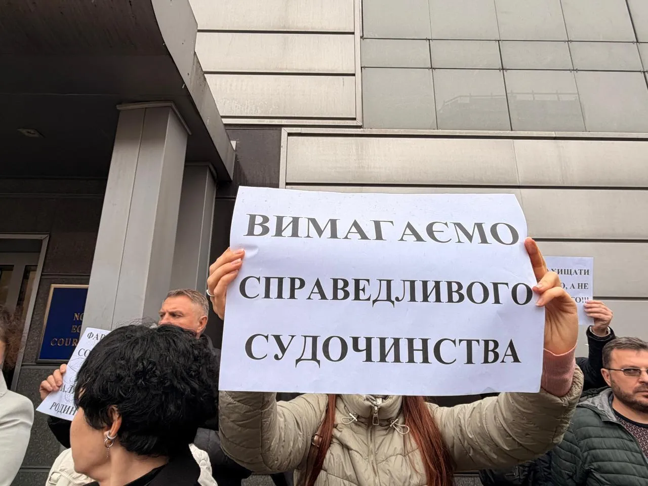 Защитить сотни рабочих мест: трудовой коллектив ''Фармасел'' требует прозрачного судопроизводства по делу почти на 60 млн